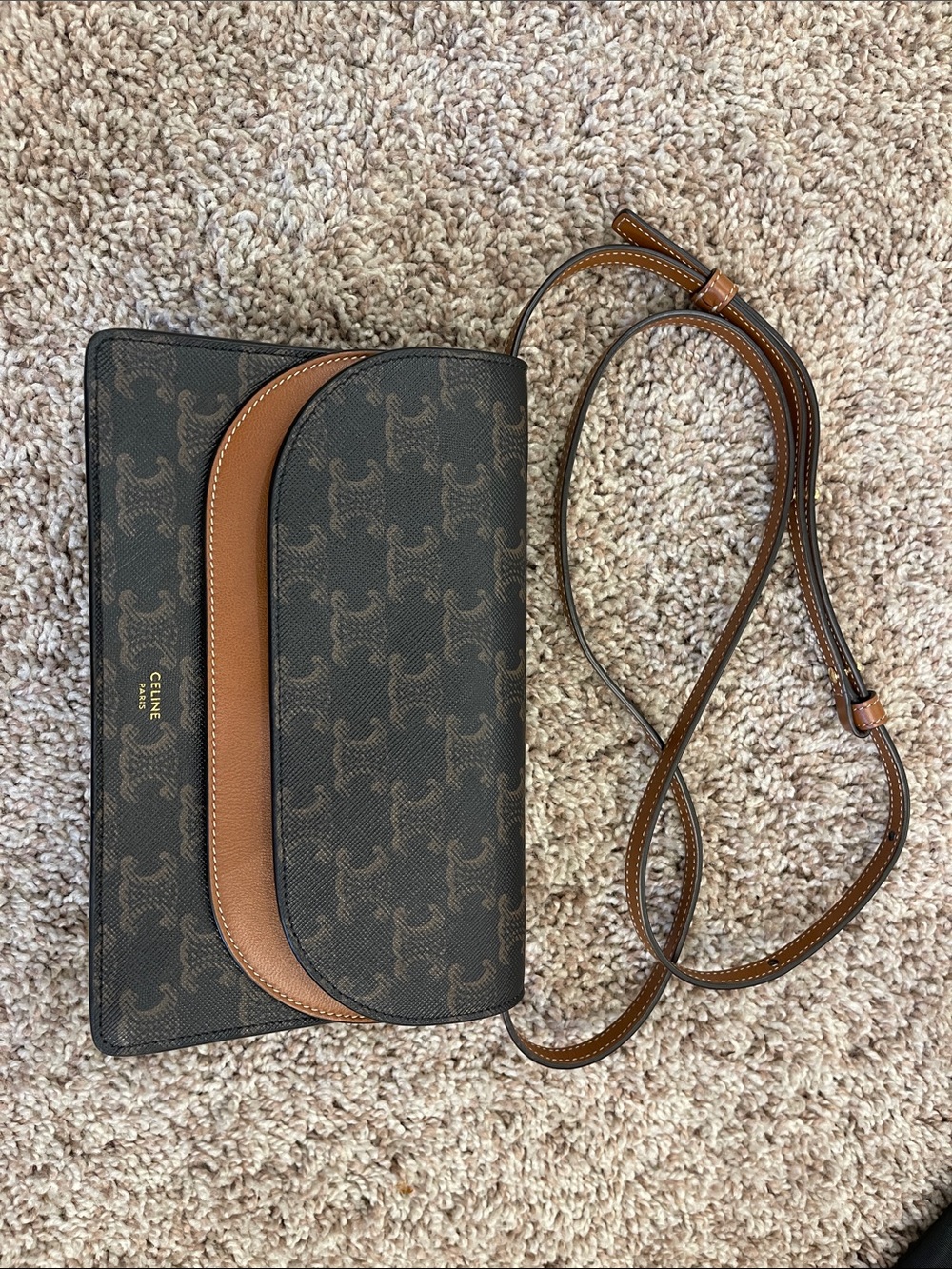 CELINE
Triomphe Canvas Lambskin Wallet On Strap Tan